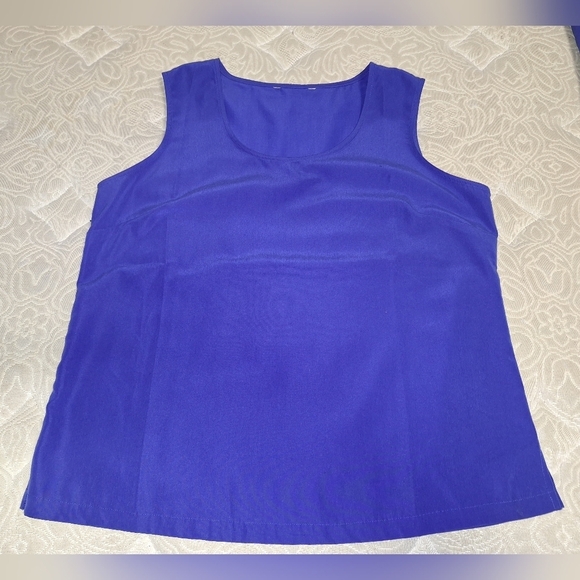 Unbranded Velour Ladies Top set. Includes a sleeveless smock and button -down. - Picture 5 of 9